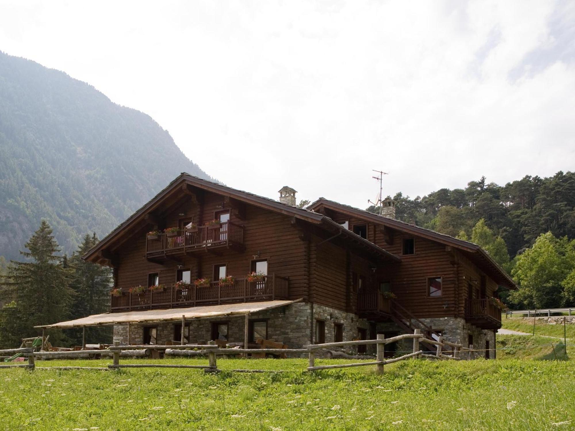 Agriturismo Les Hiboux Brusson Buitenkant foto